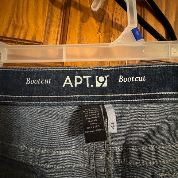 Women’s 24 S Apt 9 boot cut jeans. EUC. Cute design faux stones in buttons. - Picture 6 of 7